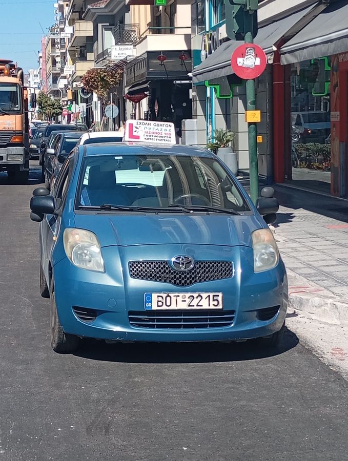 Εκπαιδευτικό αυτοκίνητο Toyota Yaris της σχολής