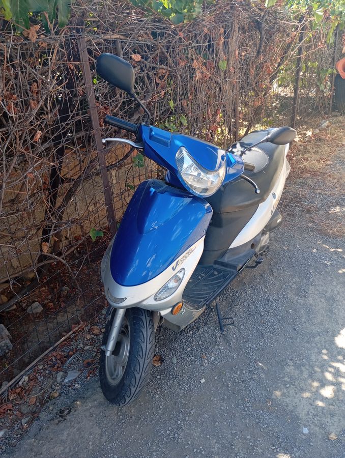 Εκπαιδευτικό σκούτερ της σχολής